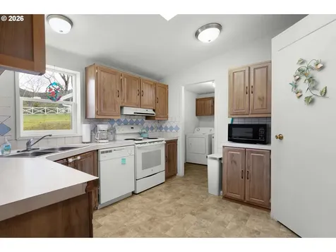 583 Suncrest Street Myrtle Creek OR 97457