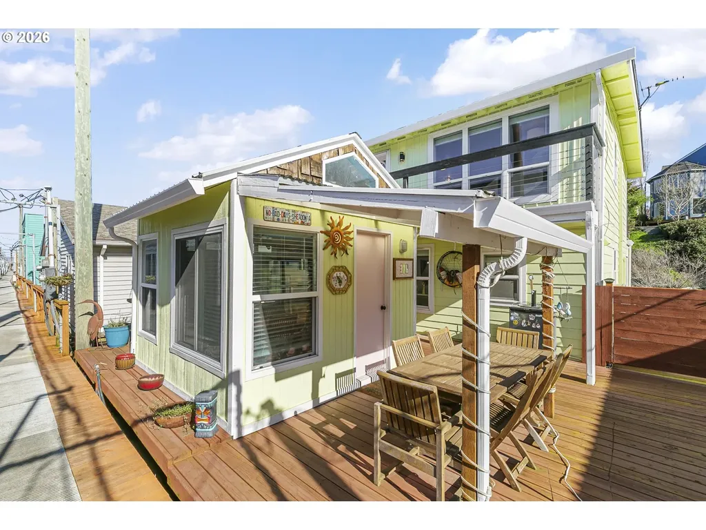 376 N Tomahawk Island Drive Portland OR 97217