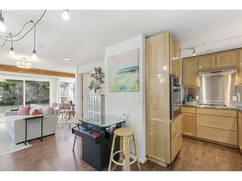 376 N Tomahawk Island Drive Portland OR 97217