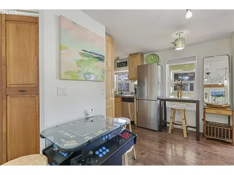 376 N Tomahawk Island Drive Portland OR 97217