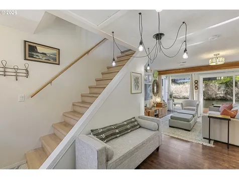 376 N Tomahawk Island Drive Portland OR 97217