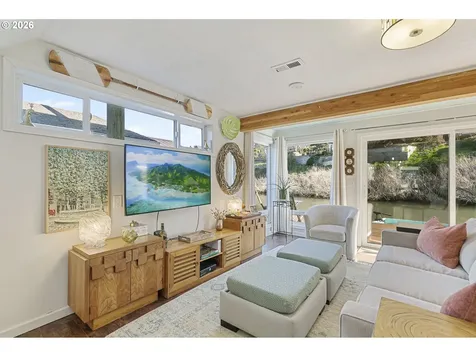 376 N Tomahawk Island Drive Portland OR 97217