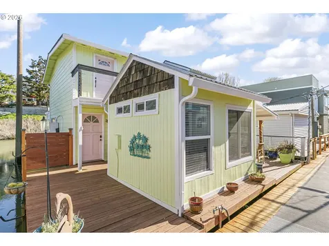376 N Tomahawk Island Drive Portland OR 97217