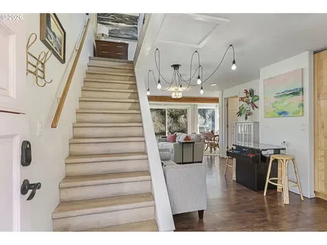 376 N Tomahawk Island Drive Portland OR 97217