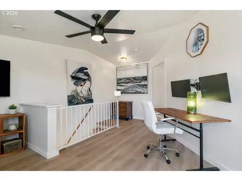 376 N Tomahawk Island Drive Portland OR 97217