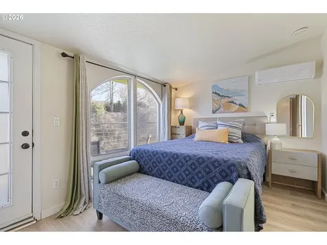 376 N Tomahawk Island Drive Portland OR 97217