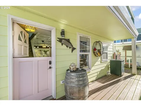 376 N Tomahawk Island Drive Portland OR 97217