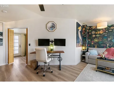 376 N Tomahawk Island Drive Portland OR 97217