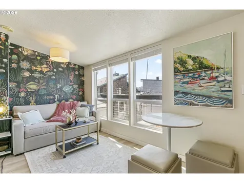 376 N Tomahawk Island Drive Portland OR 97217