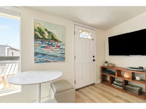 376 N Tomahawk Island Drive Portland OR 97217