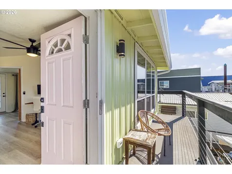 376 N Tomahawk Island Drive Portland OR 97217