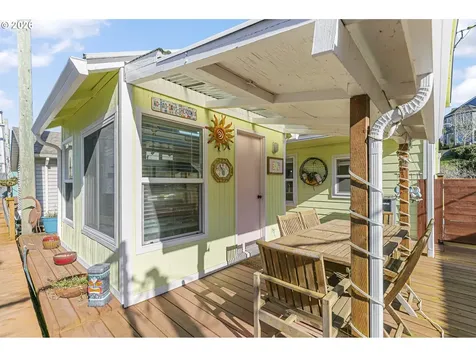 376 N Tomahawk Island Drive Portland OR 97217