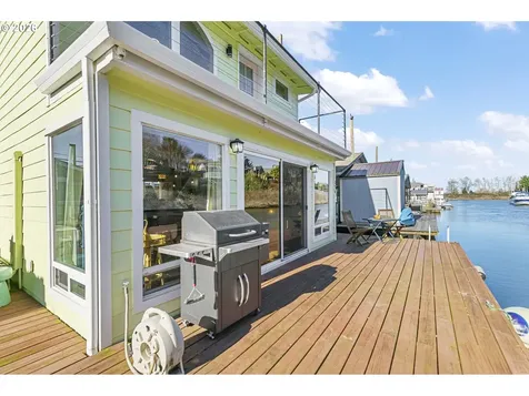 376 N Tomahawk Island Drive Portland OR 97217