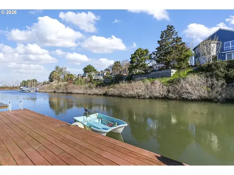 376 N Tomahawk Island Drive Portland OR 97217