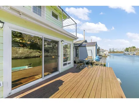 376 N Tomahawk Island Drive Portland OR 97217