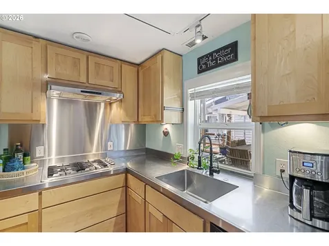 376 N Tomahawk Island Drive Portland OR 97217