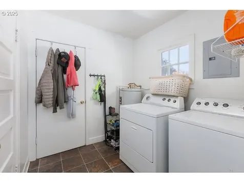 2303 Long Street Sweet Home OR 97386
