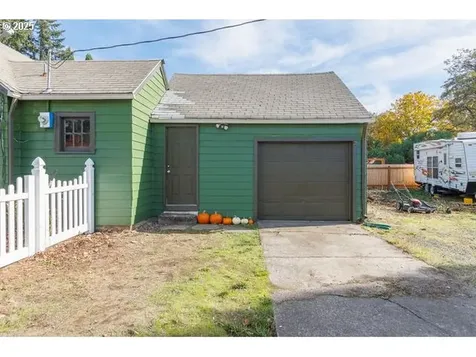 2303 Long Street Sweet Home OR 97386