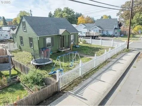 2303 Long Street Sweet Home OR 97386