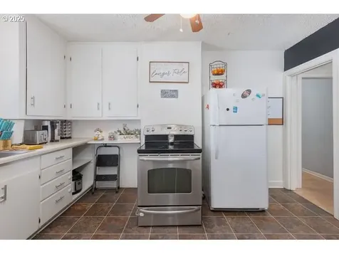2303 Long Street Sweet Home OR 97386