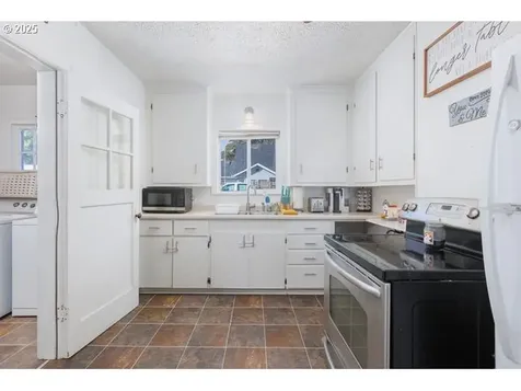 2303 Long Street Sweet Home OR 97386