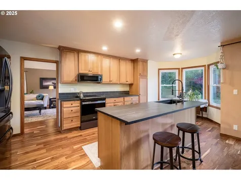 45245 SW Saddleback Drive Gaston OR 97119