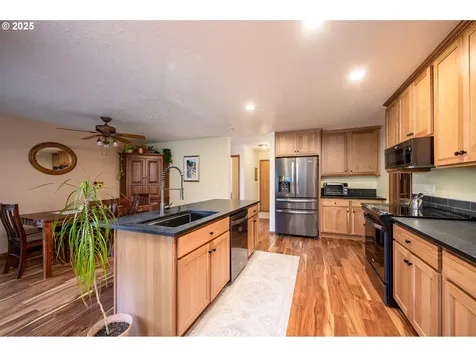45245 SW Saddleback Drive Gaston OR 97119