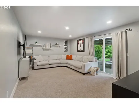9005 SW Caroline Drive Portland OR 97225