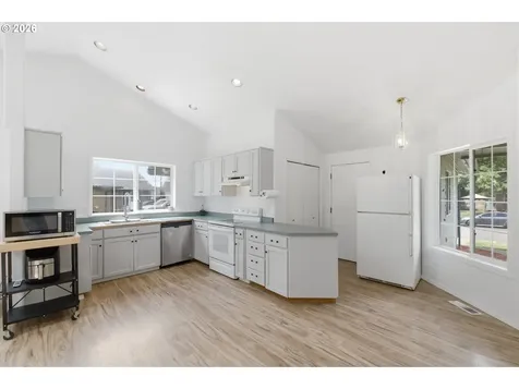 2295 Ironwood Street Sweet Home OR 97386