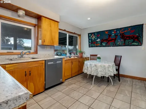 738 NE Macy Street Mcminnville OR 97128