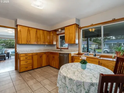 738 NE Macy Street Mcminnville OR 97128