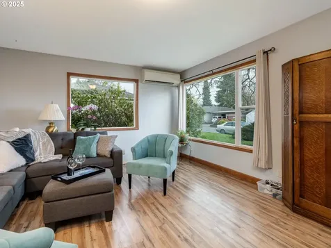738 NE Macy Street Mcminnville OR 97128