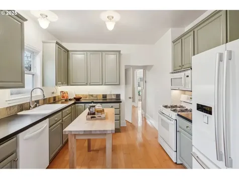 1711 SE 38th Avenue Portland OR 97214