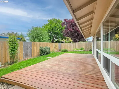 225 SW Fleishauer Lane Mcminnville OR 97128