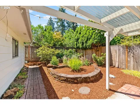 1572 Happy Lane Eugene OR 97401