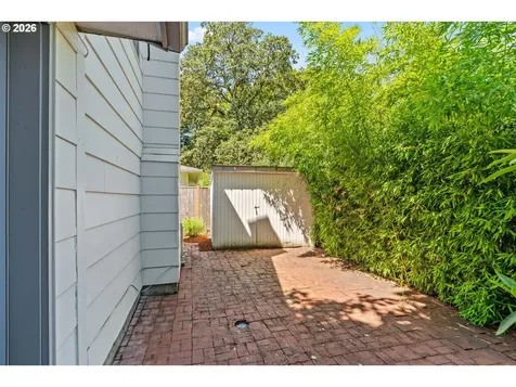 1572 Happy Lane Eugene OR 97401