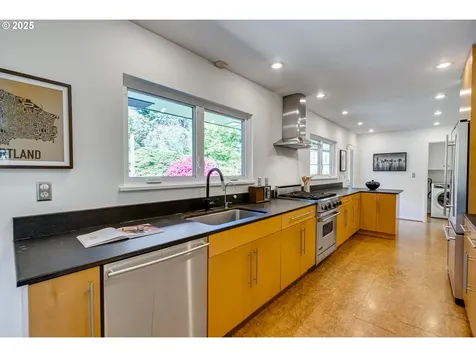 4001 SW Jerald Court Portland OR 97221