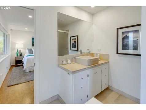 4001 SW Jerald Court Portland OR 97221