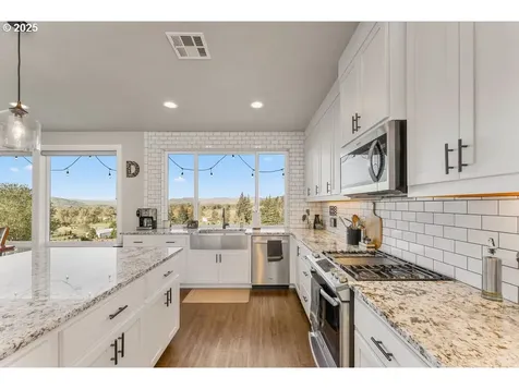 200 Madera Lane Roseburg OR 97471