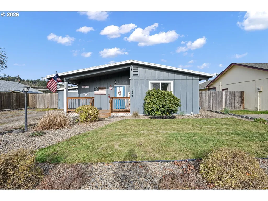 1532 E Chamberlain Avenue Cottage Grove OR 97424