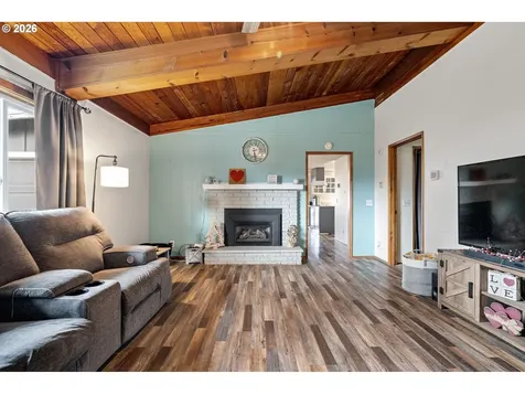 1532 E Chamberlain Avenue Cottage Grove OR 97424