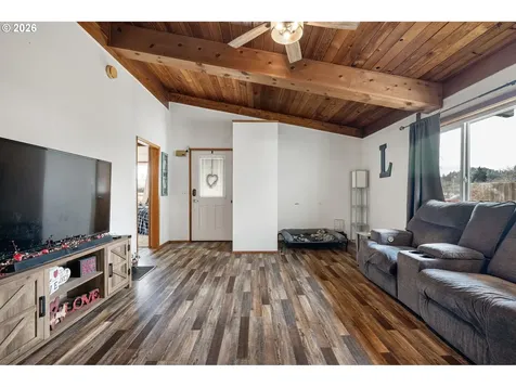 1532 E Chamberlain Avenue Cottage Grove OR 97424