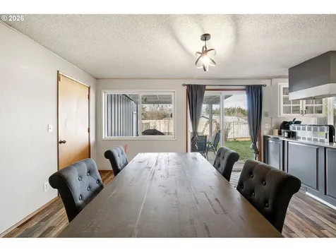 1532 E Chamberlain Avenue Cottage Grove OR 97424