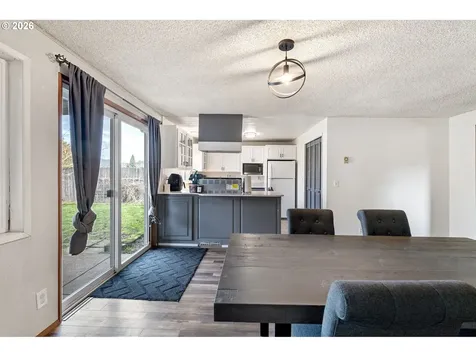 1532 E Chamberlain Avenue Cottage Grove OR 97424