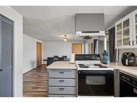 1532 E Chamberlain Avenue Cottage Grove OR 97424
