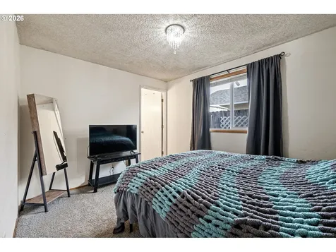 1532 E Chamberlain Avenue Cottage Grove OR 97424