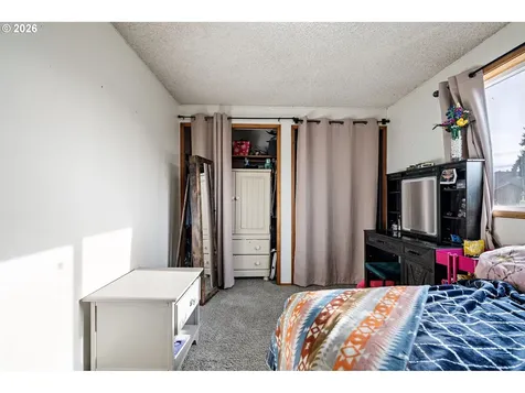 1532 E Chamberlain Avenue Cottage Grove OR 97424