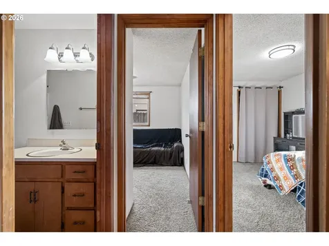 1532 E Chamberlain Avenue Cottage Grove OR 97424