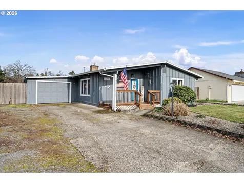 1532 E Chamberlain Avenue Cottage Grove OR 97424