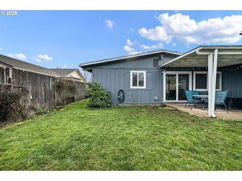 1532 E Chamberlain Avenue Cottage Grove OR 97424